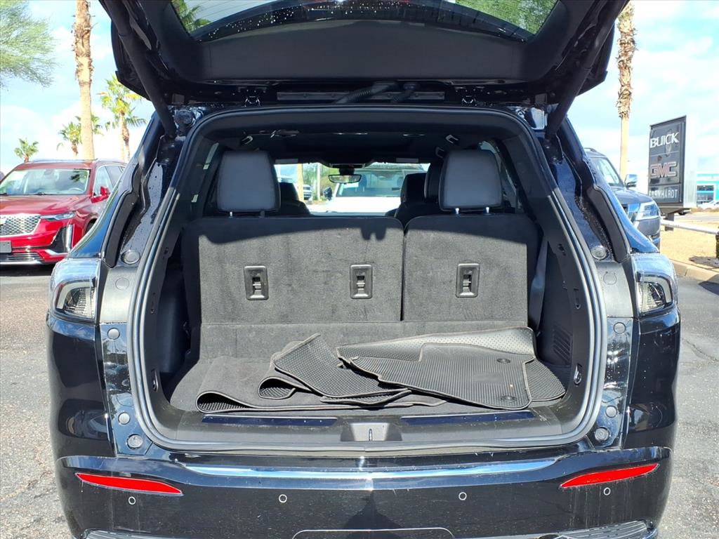 Used 2024 Buick Enclave Avenir w/ Avenir Technology Package image 10