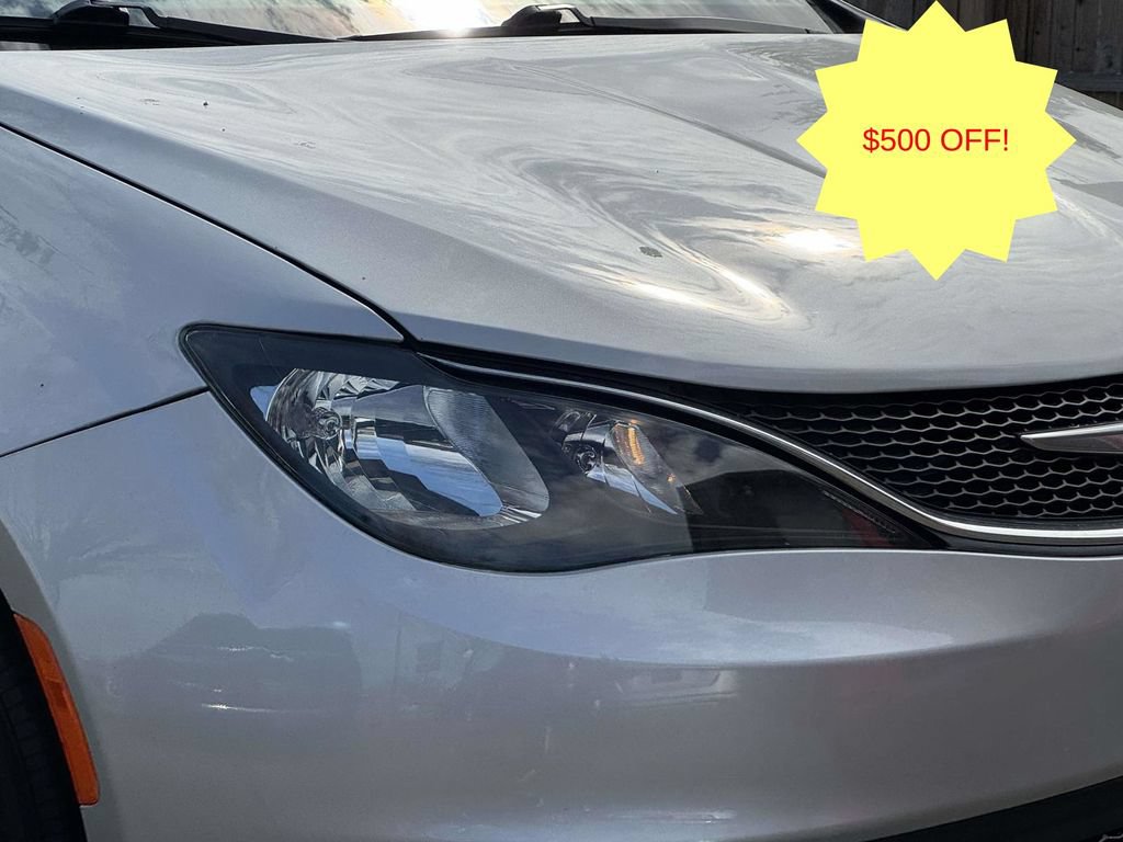 Used 2022 Chrysler Voyager LX FWD image 8