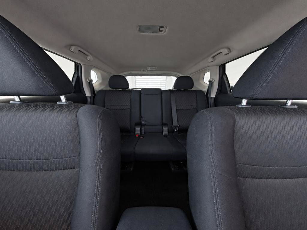 Used 2018 Nissan Rogue SV FWD image 13