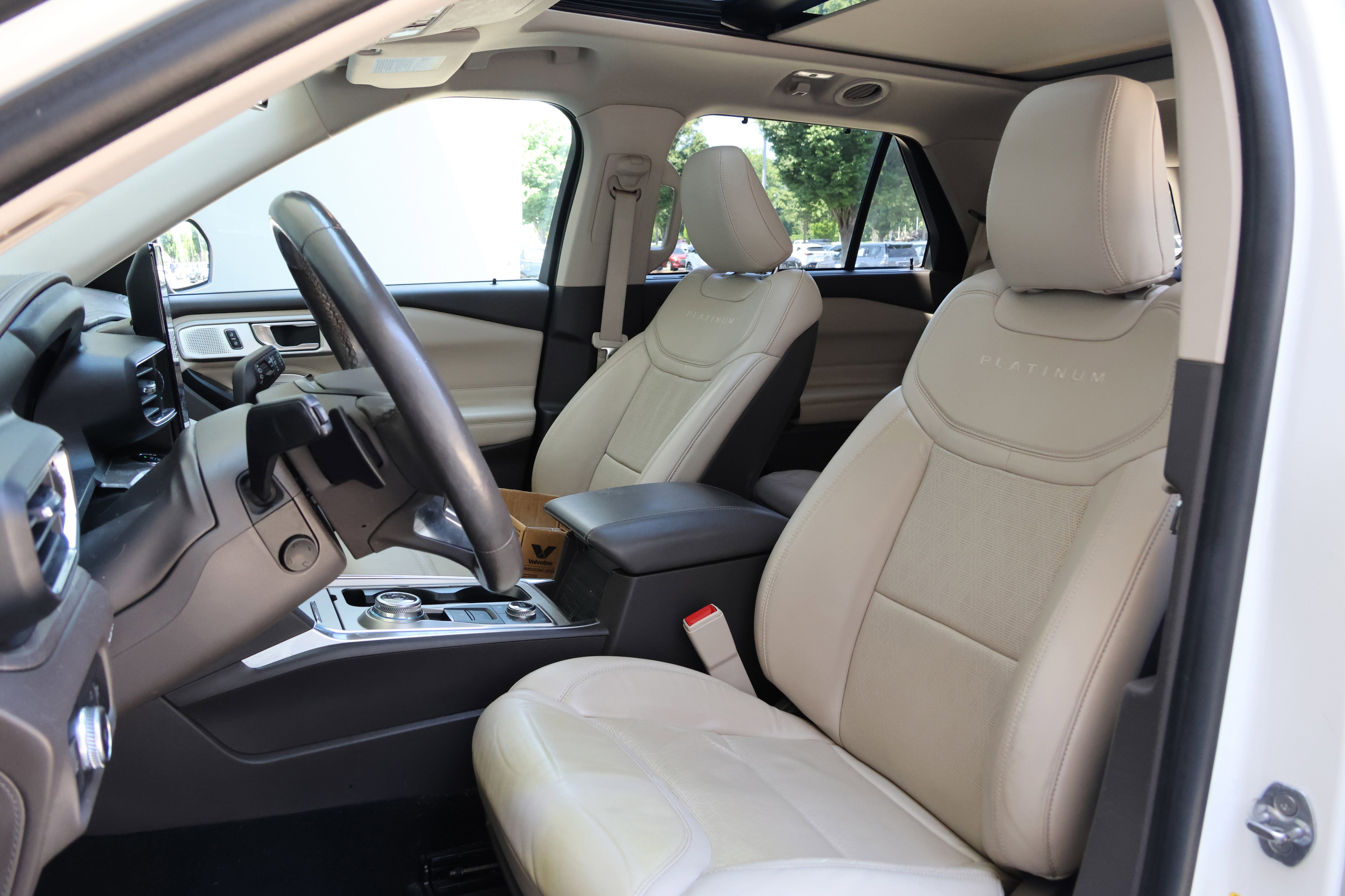 Used 2020 Ford Explorer Platinum w/ Premium Technology Package AWD/4WD image 32