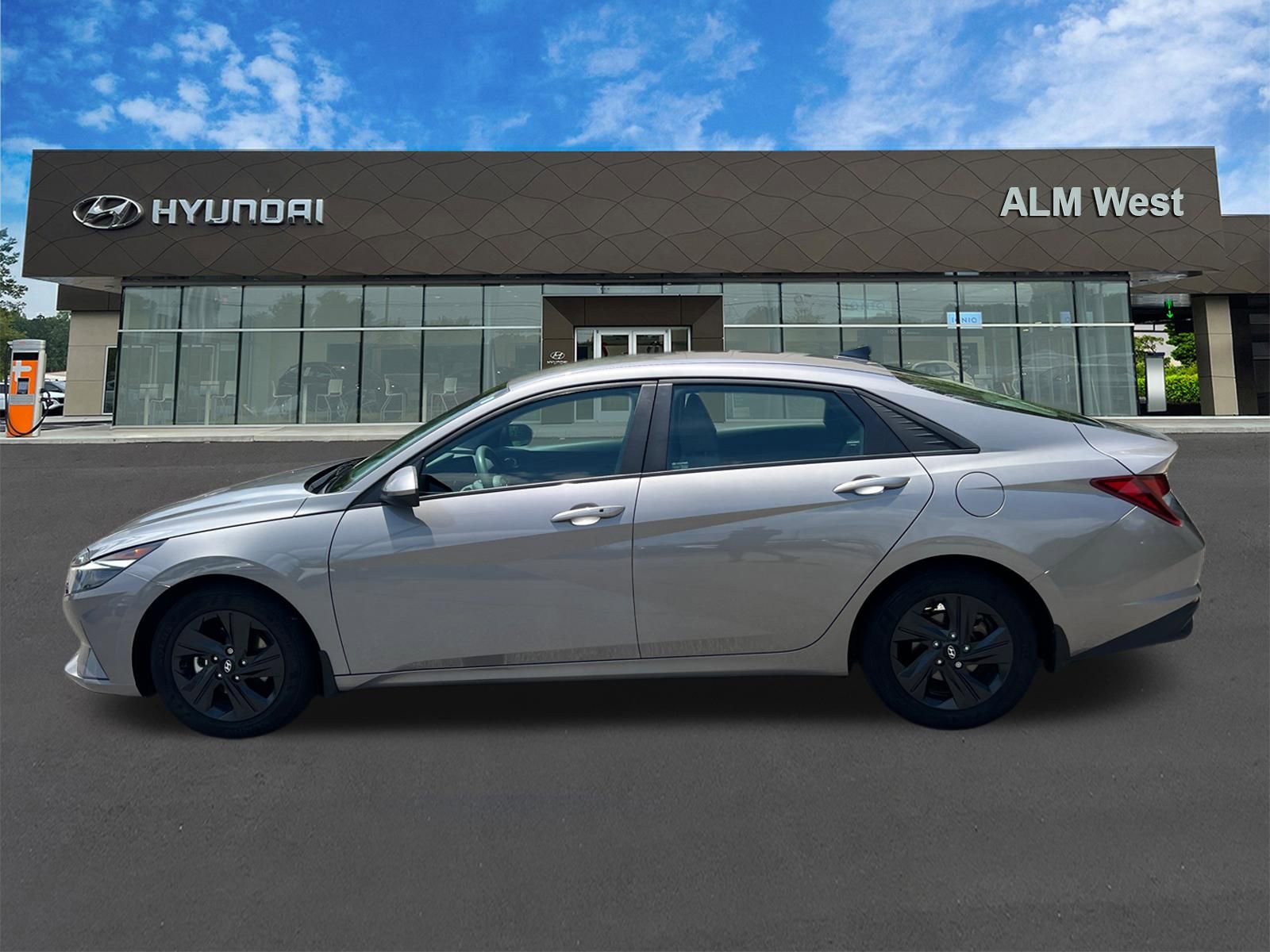 Used 2022 Hyundai Elantra SEL w/ Preferred Accessory Package FWD image 8