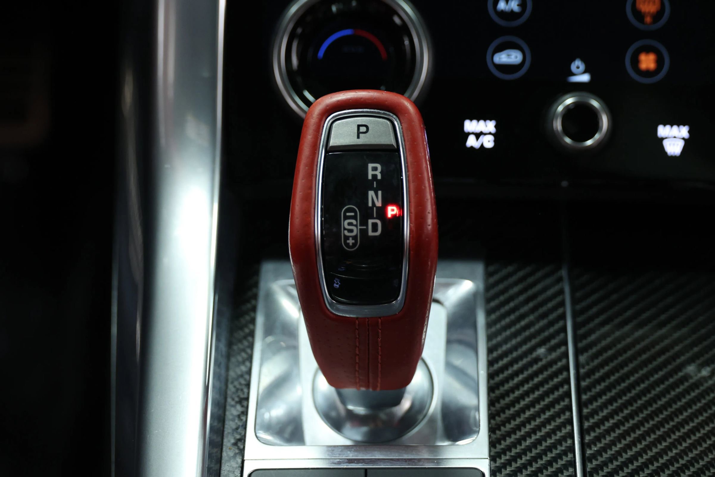 Used 2020 Land Rover Range Rover Sport SVR image 39