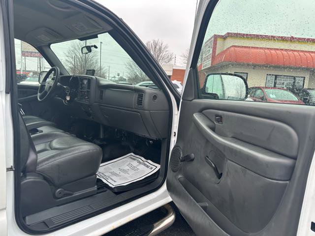 Used 2006 GMC Sierra 2500 W/T w/ Heavy-Duty Power Package image 15