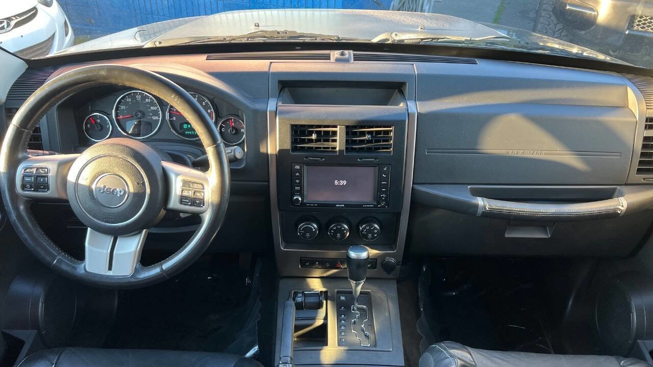 Used 2011 Jeep Liberty Renegade w/ Navigation Convenience Group image 11