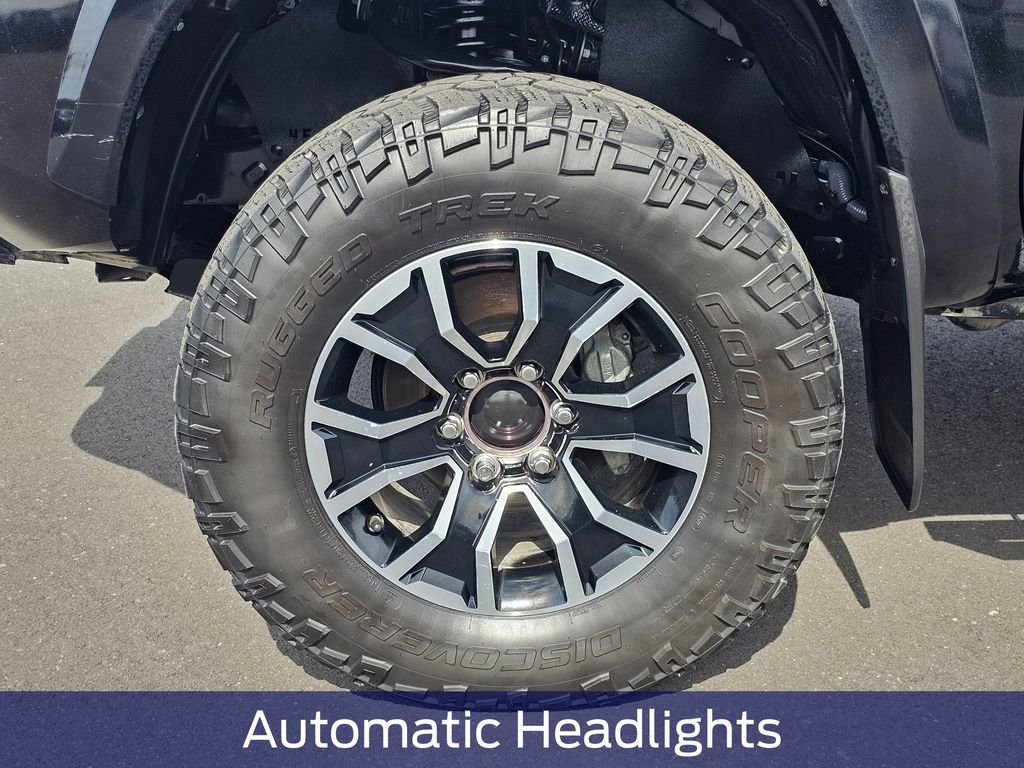 Used 2020 Toyota Tacoma TRD Sport image 9