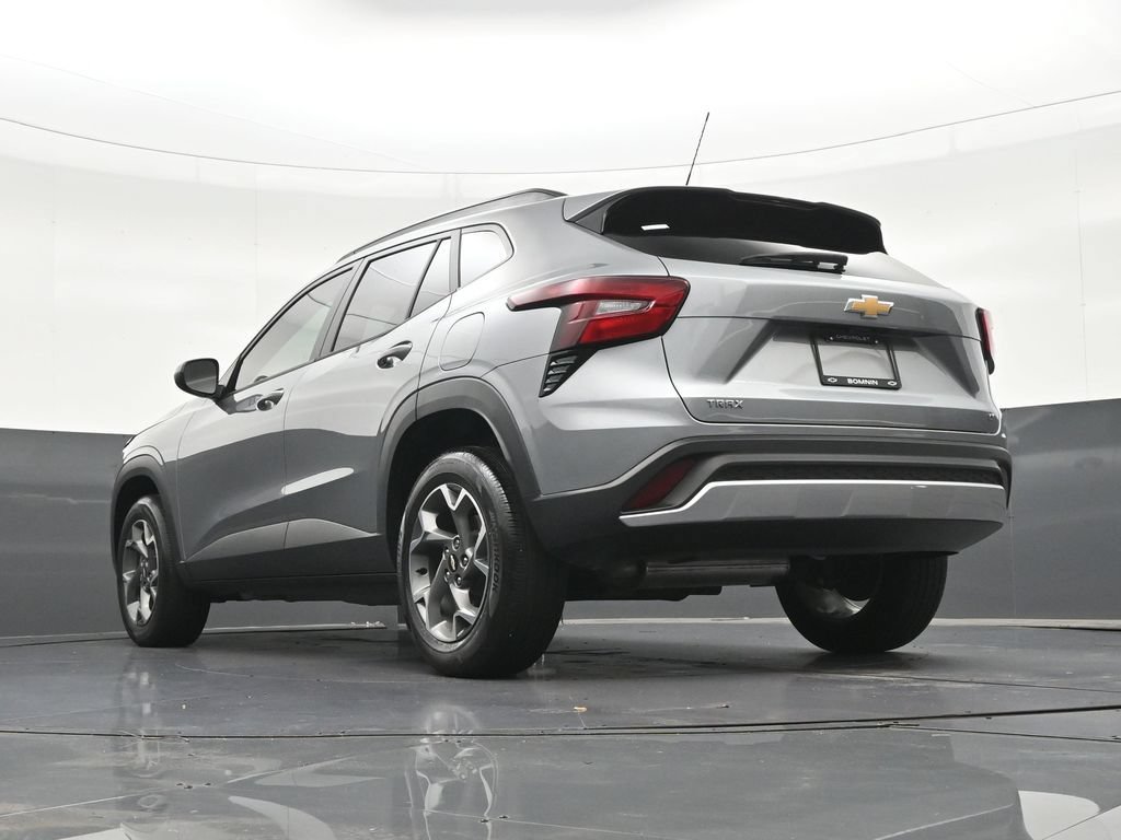 Used 2025 Chevrolet Trax LT FWD image 27