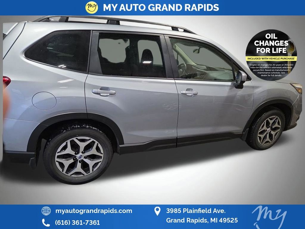 Used 2023 Subaru Forester Premium image 8