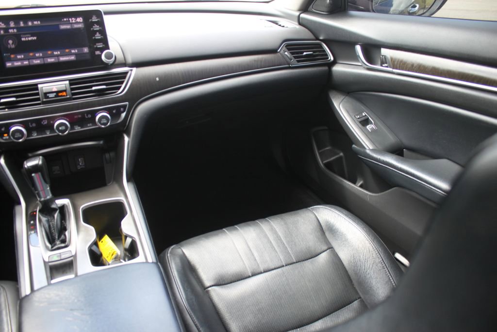 Used 2018 Honda Accord Touring image 8
