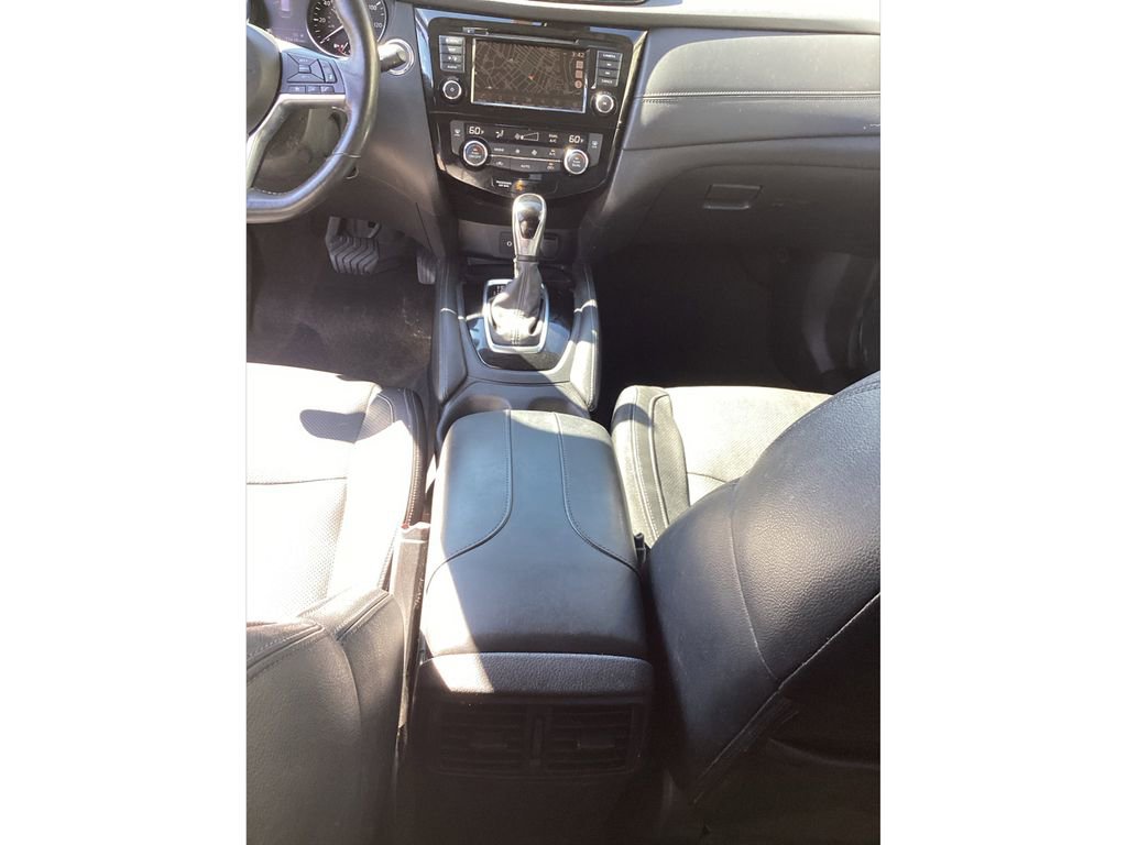 Used 2018 Nissan Rogue SL AWD/4WD image 19