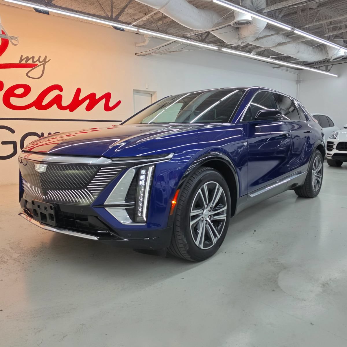 Used 2024 Cadillac Lyriq Luxury RWD image 2
