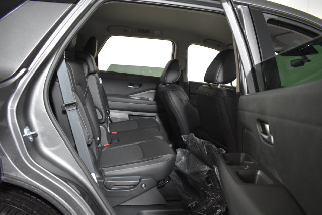 New 2026 Nissan Pathfinder SL AWD/4WD image 36