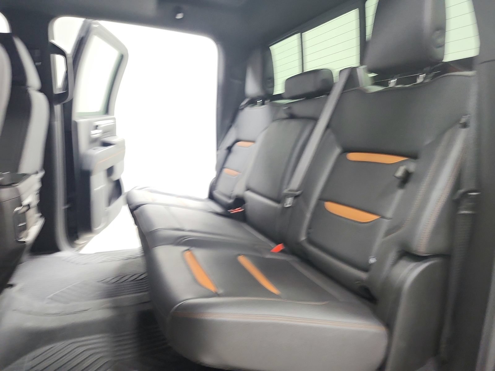 Used 2024 GMC Sierra 2500 AT4 w/ AT4 Premium Plus Package AWD/4WD image 43