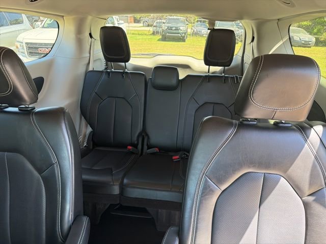 Used 2024 Chrysler Pacifica Touring-L FWD image 10