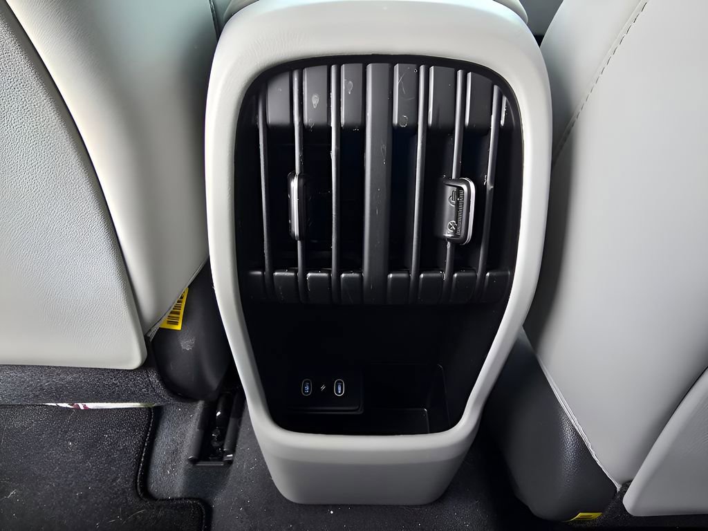 Used 2024 Hyundai Kona Limited image 30