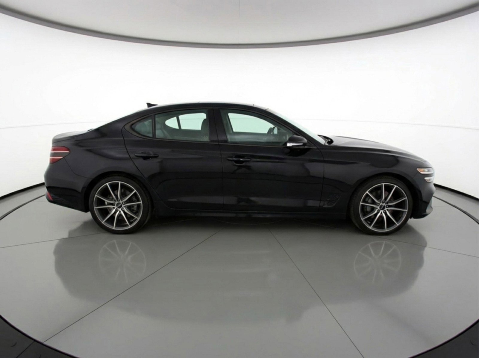 Used 2025 Genesis G70 2.5T image 11