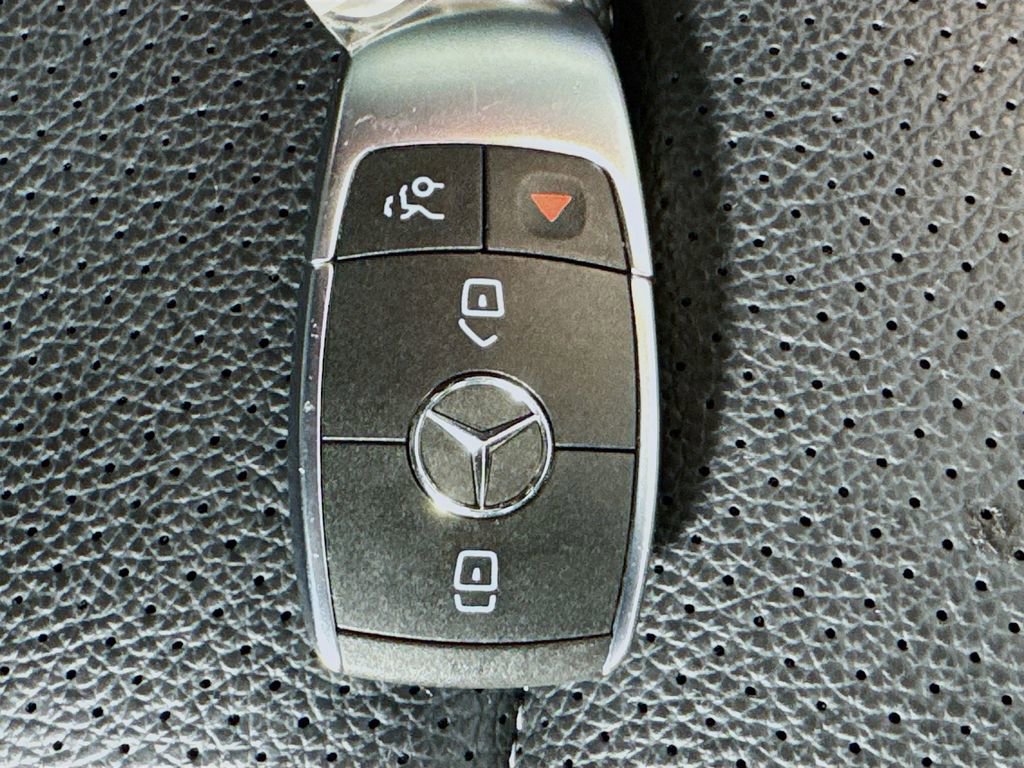 Used 2020 Mercedes-Benz C 300 Sedan image 35