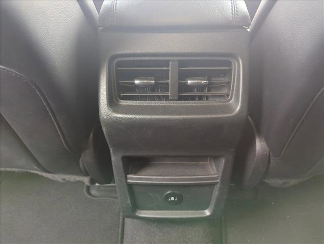 Used 2023 Ford Edge SEL image 16