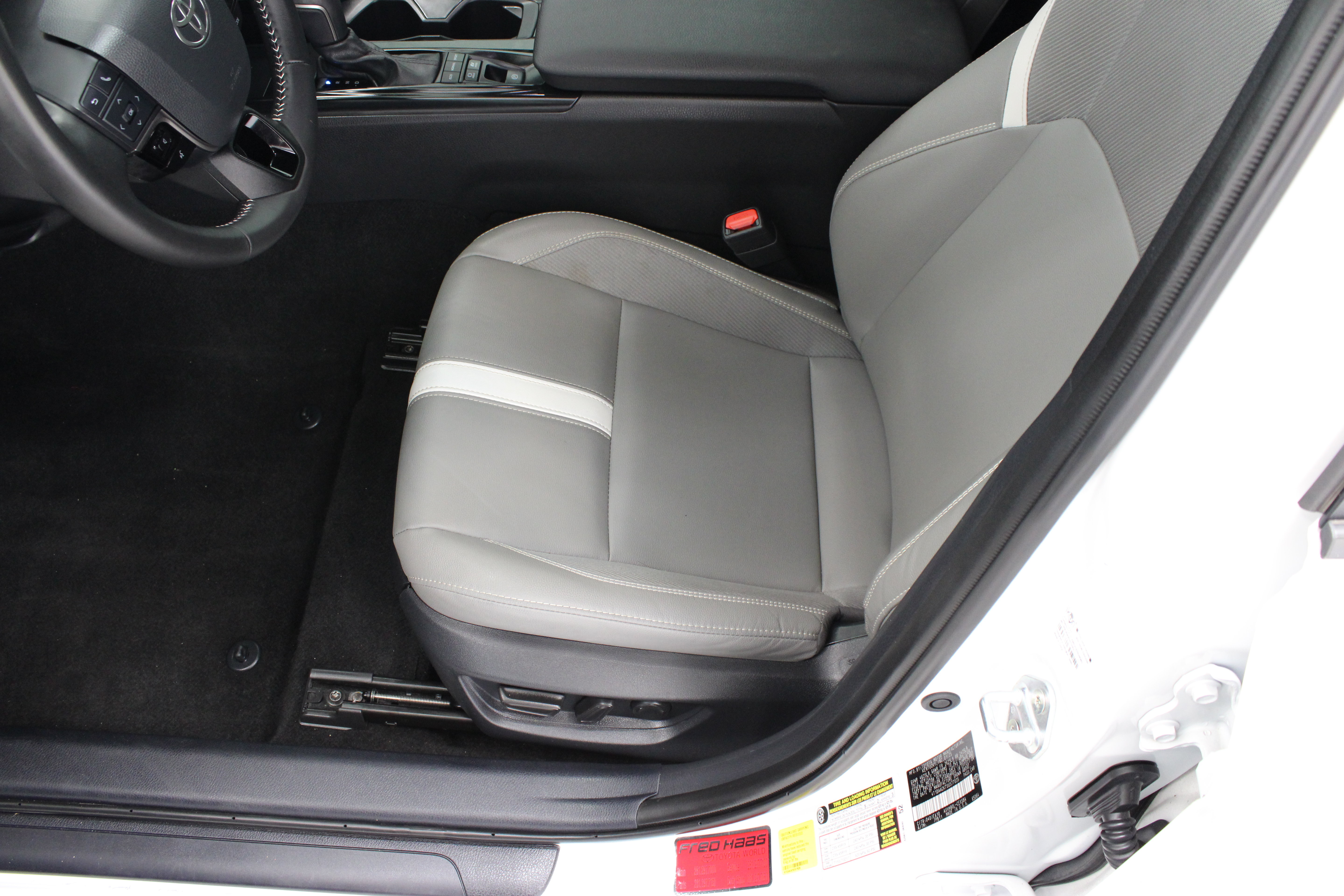 Used 2025 Toyota Camry SE w/ Multimedia Upgrade Package FWD image 15