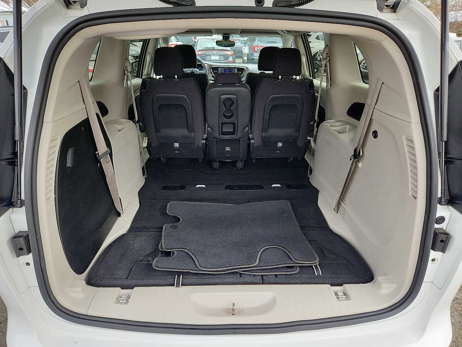 Used 2017 Chrysler Pacifica LX image 27