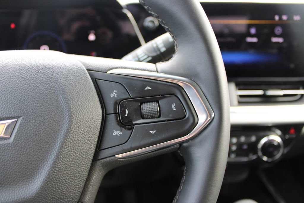 Used 2025 Chevrolet Trax LT w/ LT Convenience Package image 19