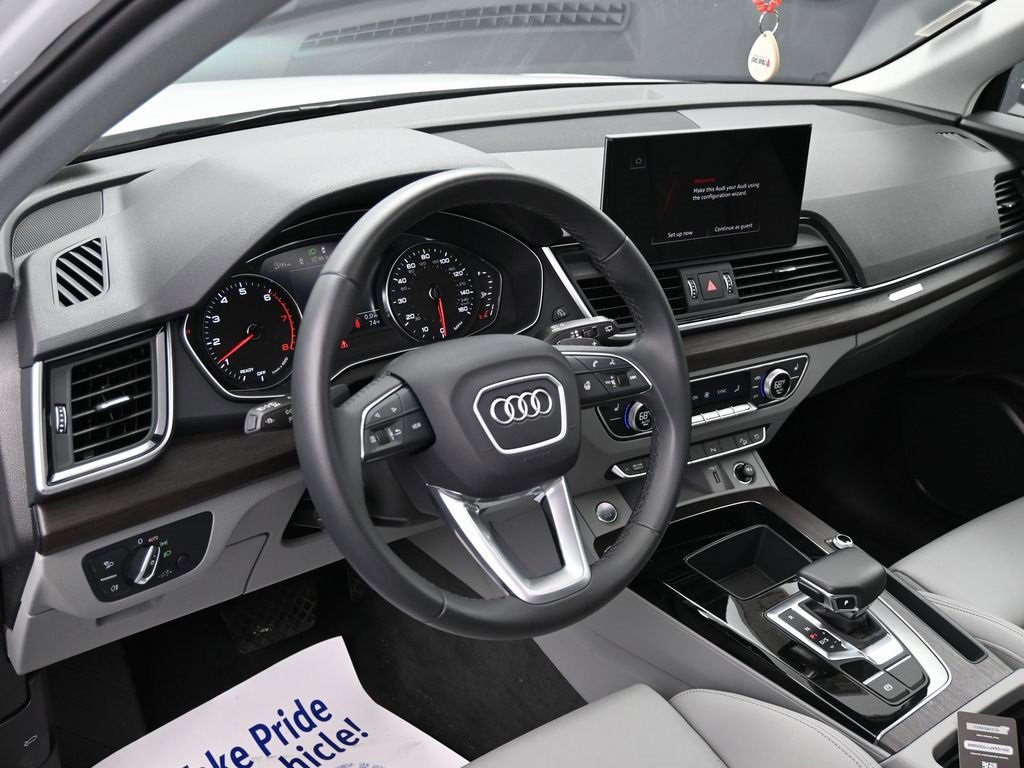 Used 2024 Audi Q5 2.0T Premium w/ Convenience Package image 17