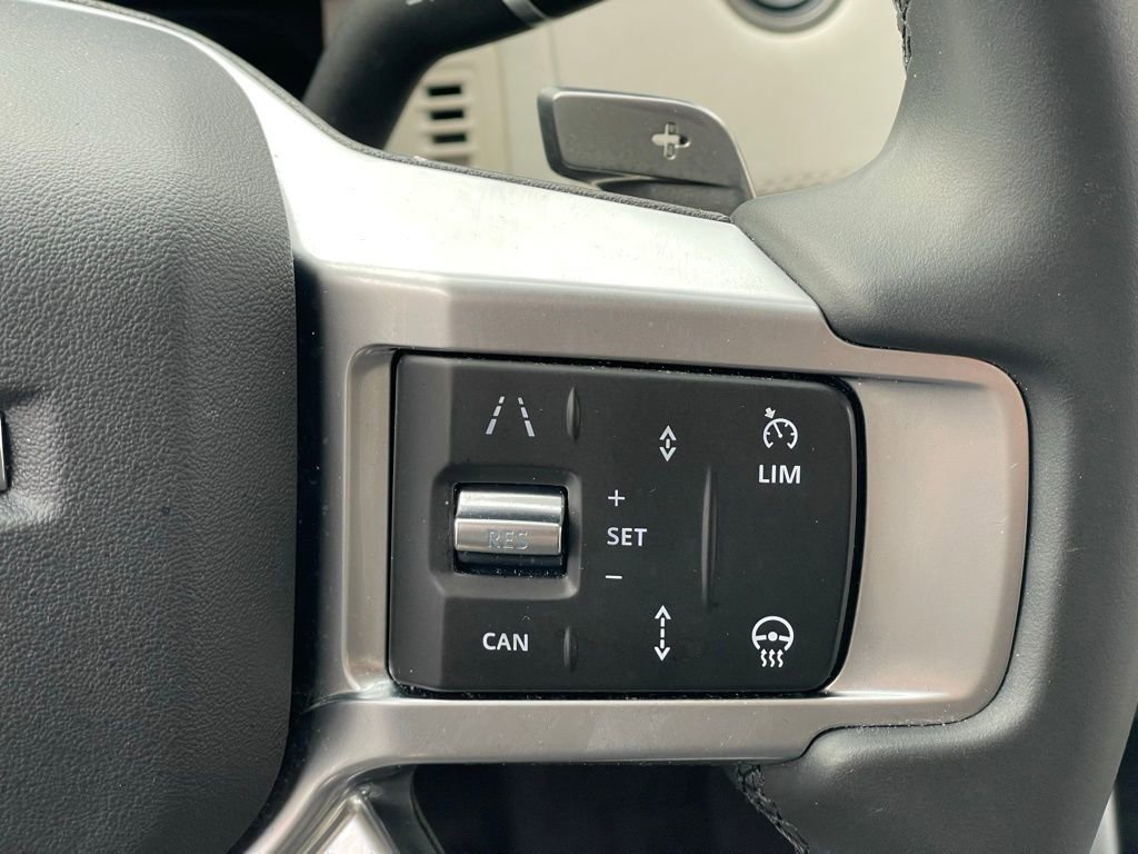 Used 2025 Land Rover Discovery S AWD/4WD image 17