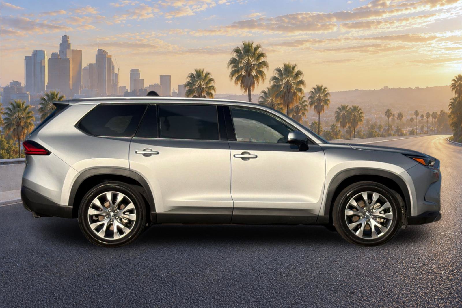 Used 2024 Toyota Grand Highlander AWD Hybrid image 3