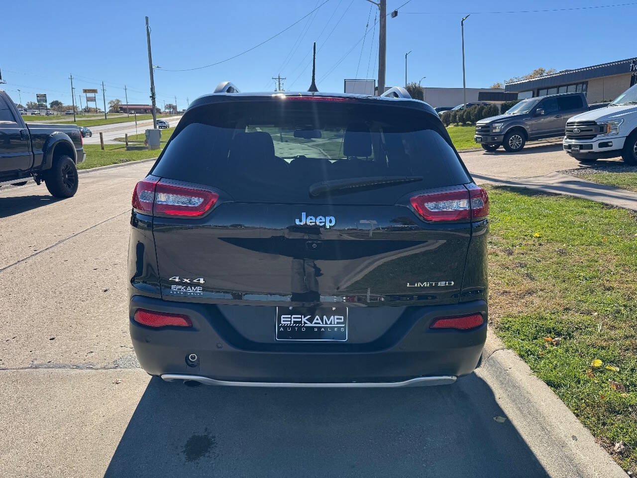 Used 2017 Jeep Cherokee Limited AWD/4WD image 4