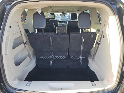 Used 2024 Chrysler Pacifica Touring-L FWD image 39