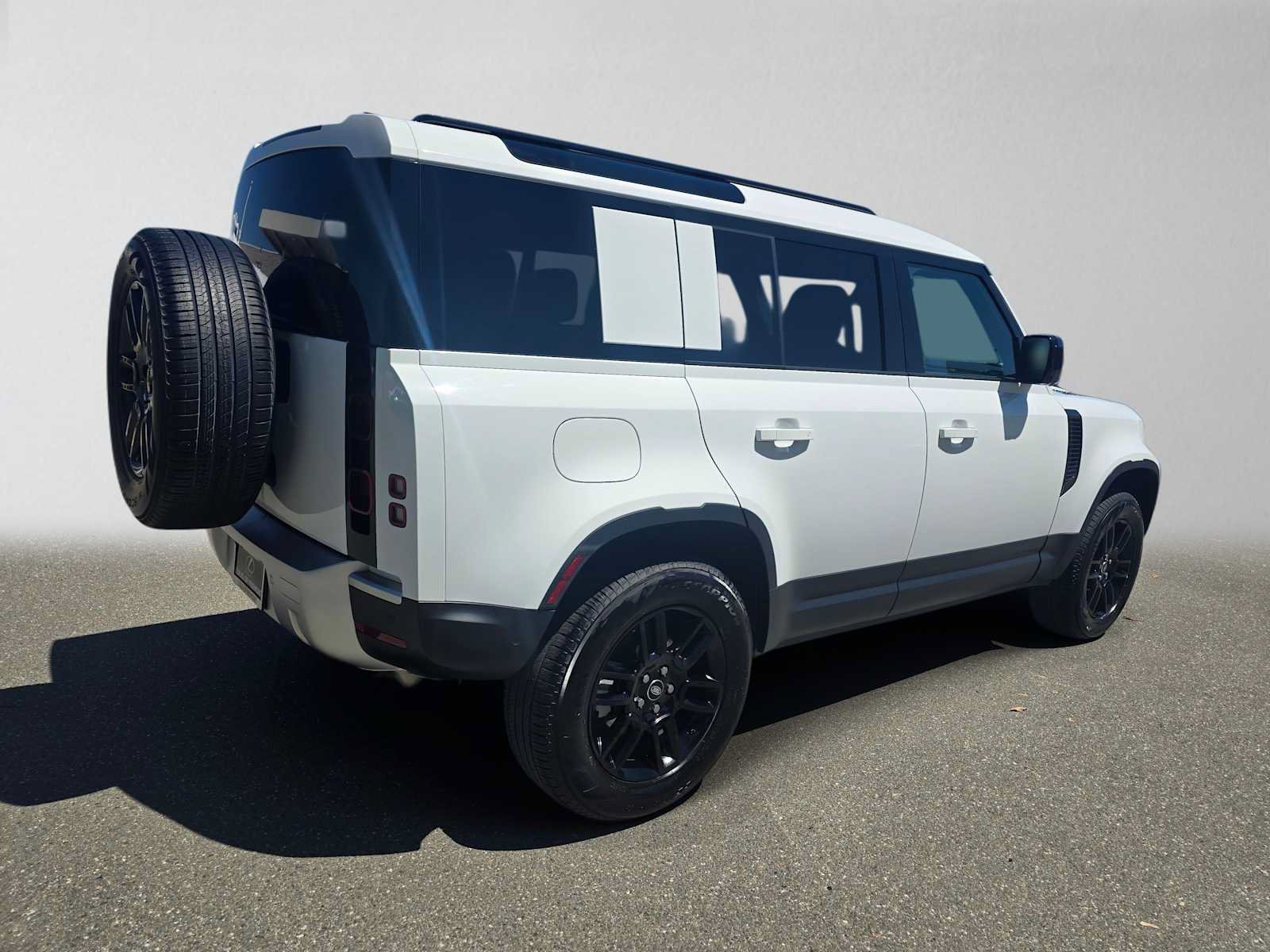 Used 2025 Land Rover Defender 110 S AWD/4WD image 3