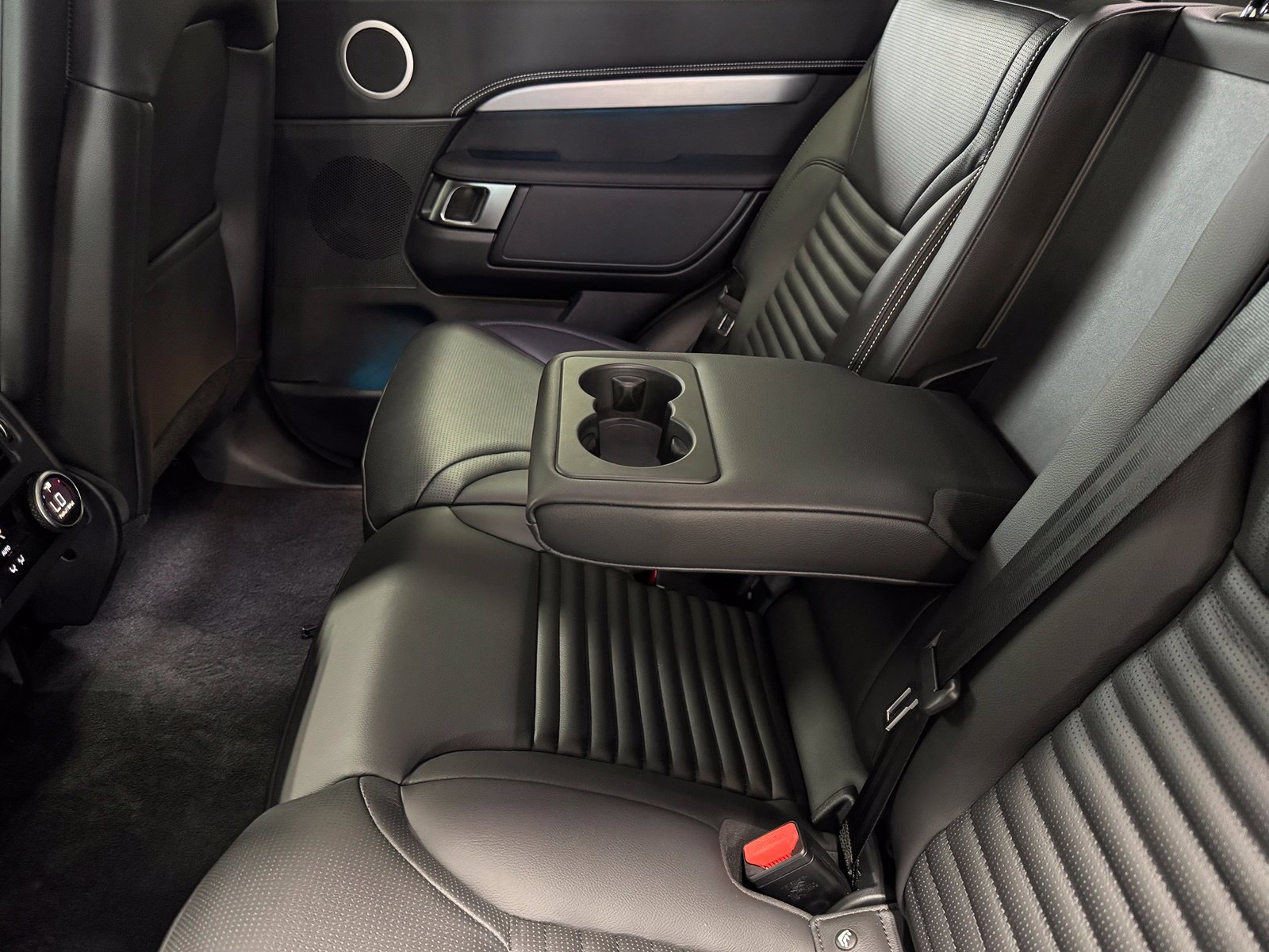 New 2026 Land Rover Discovery Limited Edition AWD/4WD image 36
