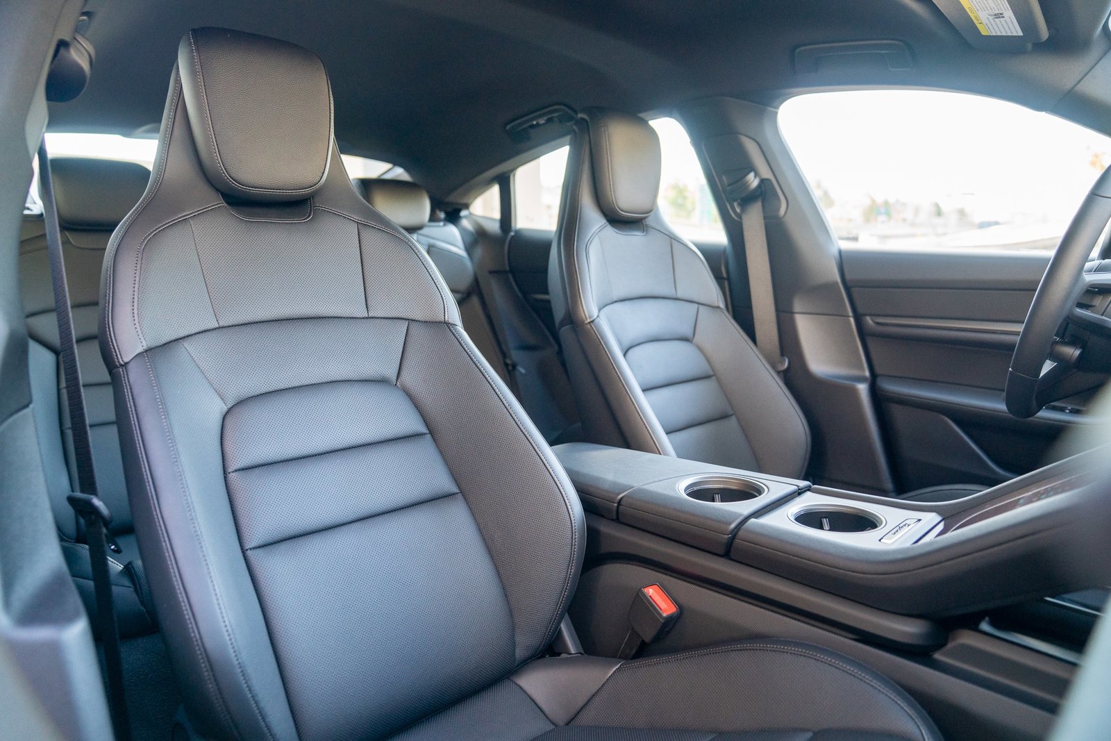 Used 2025 Porsche Taycan image 21