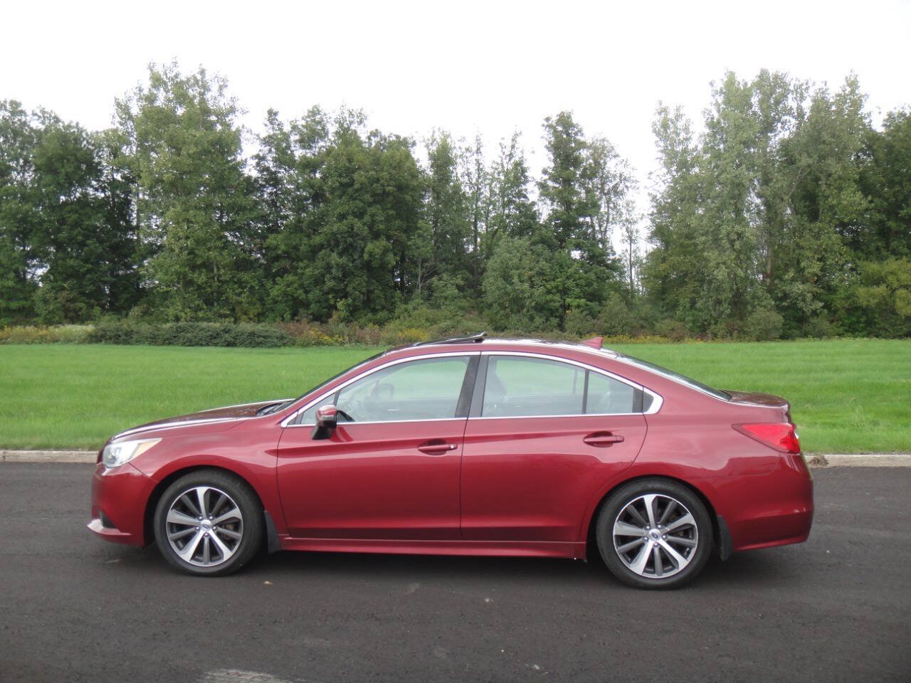 Used 2017 Subaru Legacy 2.5i Limited AWD/4WD image 5
