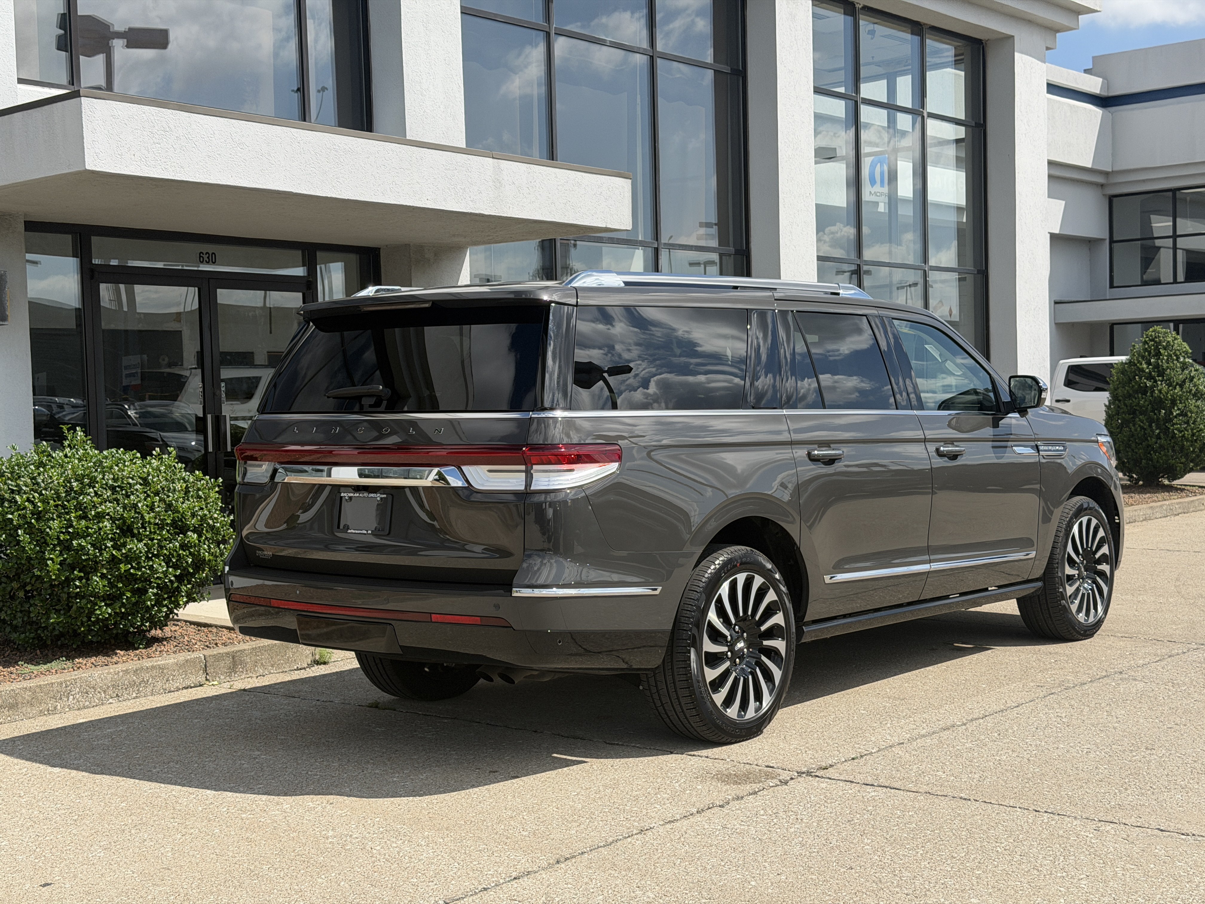 Used 2024 Lincoln Navigator L Black Label AWD/4WD image 4