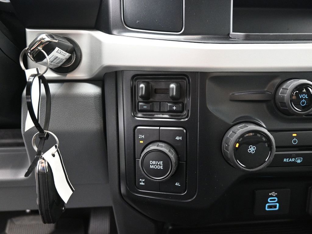 New 2026 Ford F350 XLT w/ FX4 Off-Road Package image 16