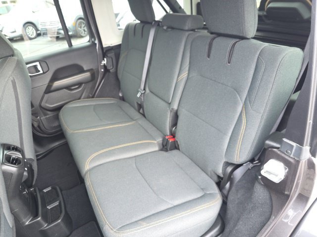 Used 2025 Jeep Wrangler Unlimited Sahara w/ Safety Group AWD/4WD image 38