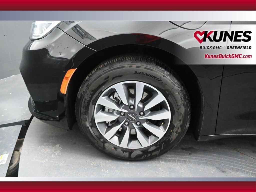 Used 2024 Chrysler Pacifica Select FWD image 13