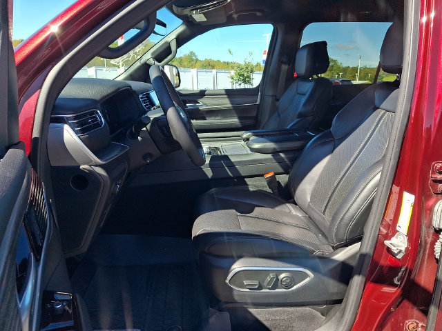 Used 2024 Jeep Wagoneer L Series II w/ Flexible Seating Group AWD/4WD image 13