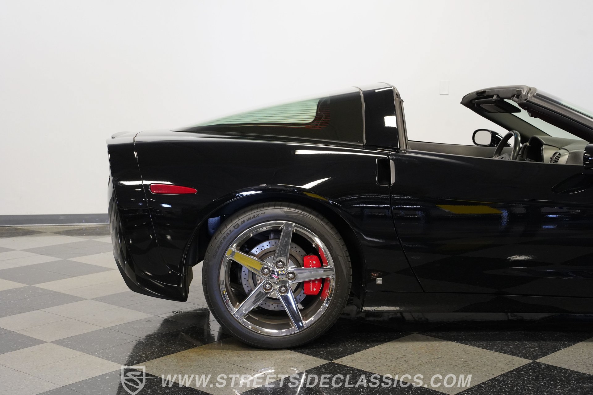 Used 2007 Chevrolet Corvette Coupe w/ Performance Package RWD image 30