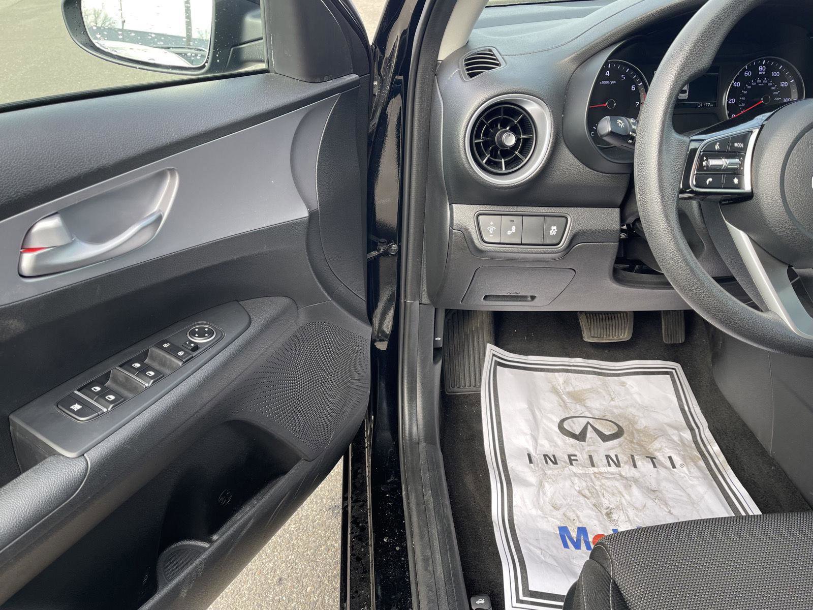 Used 2023 Kia Forte LXS w/ LXS Technology Package image 2