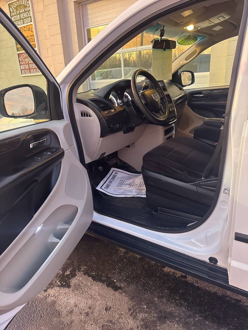 Used 2014 RAM C/V Tradesman image 12