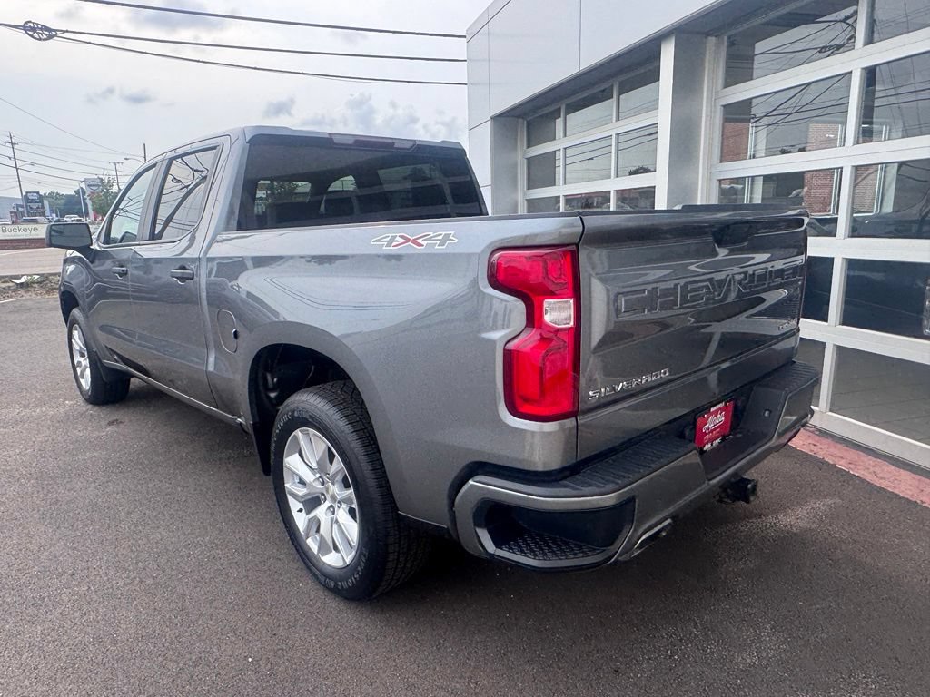 Used 2020 Chevrolet Silverado 1500 Custom w/ Custom Value Package AWD/4WD image 3
