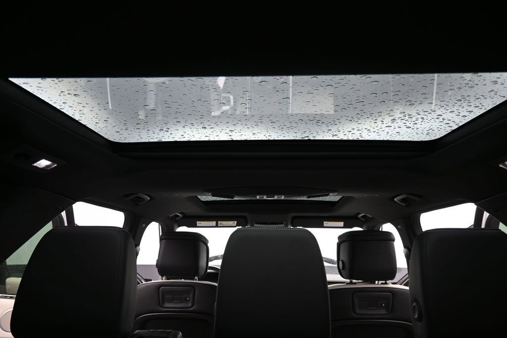 Used 2023 Land Rover Discovery HSE R-Dynamic AWD/4WD image 17