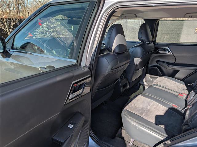 Used 2024 Mitsubishi Outlander SE image 22