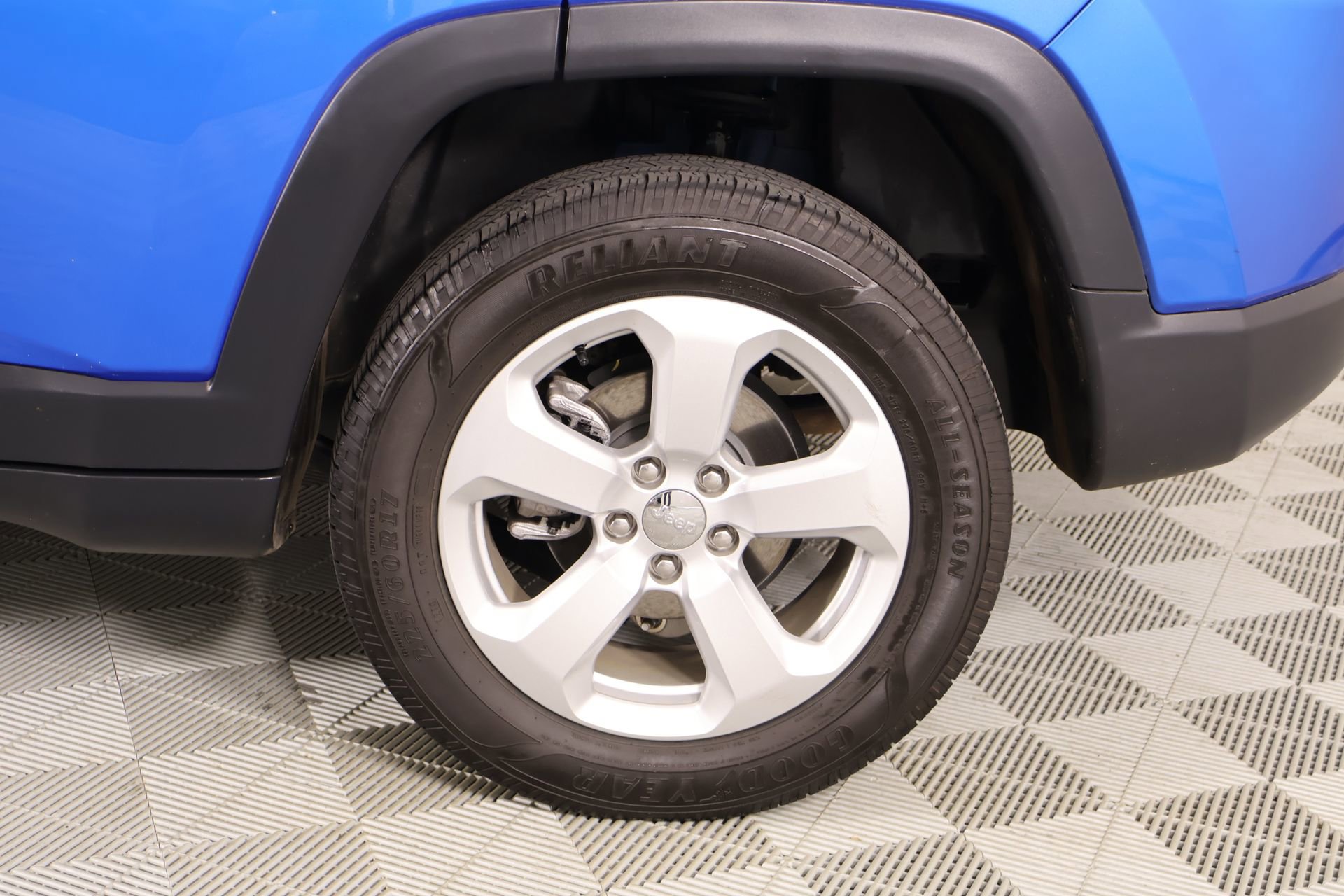 Used 2021 Jeep Compass Latitude w/ Driver Assistance Group AWD/4WD image 18