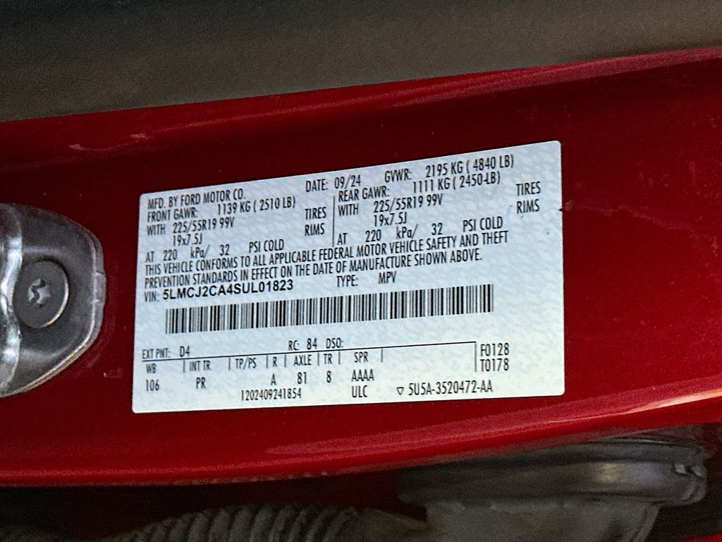 Certified 2025 Lincoln Corsair Reserve image 27