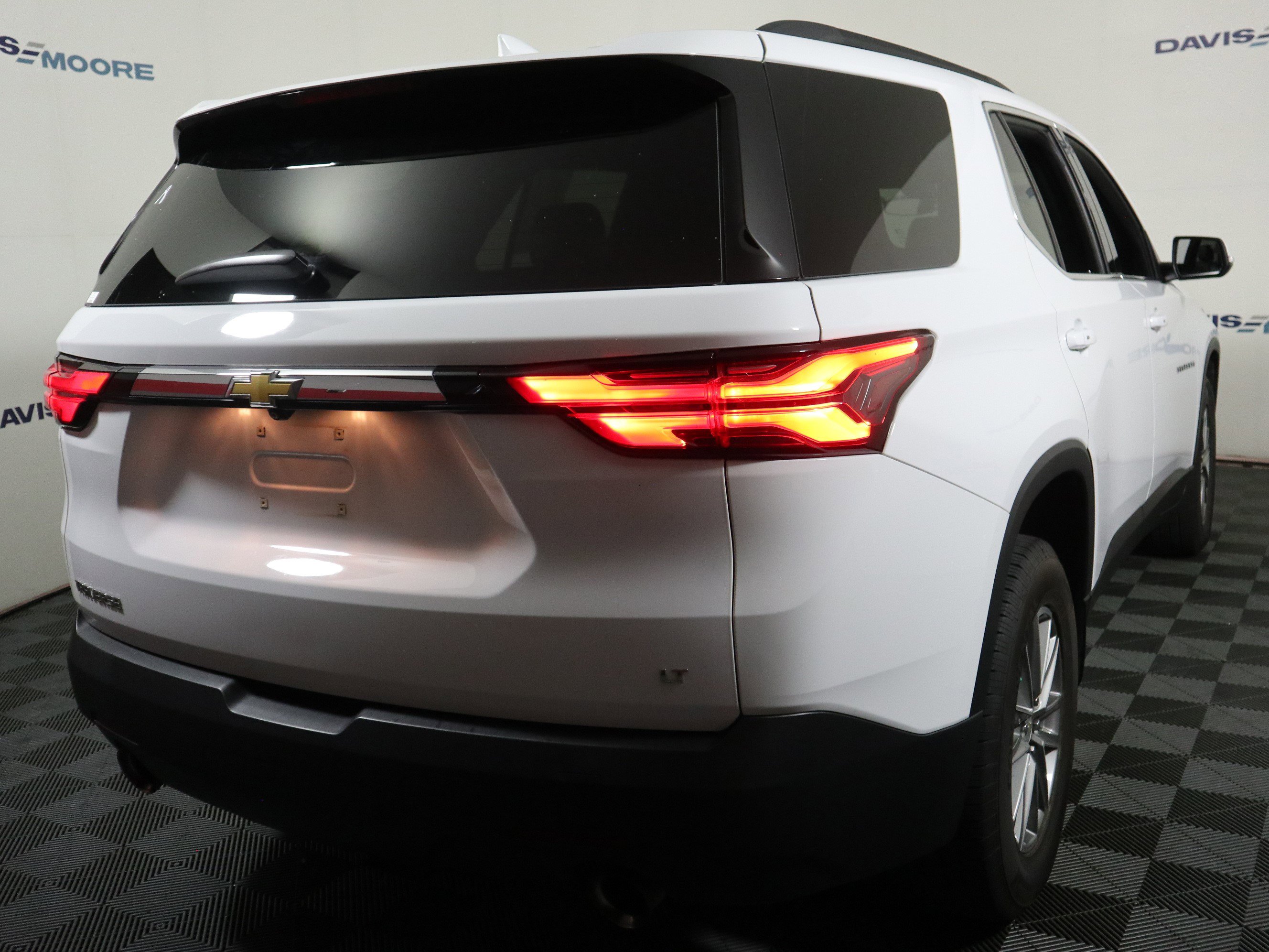 Used 2023 Chevrolet Traverse LT FWD image 6