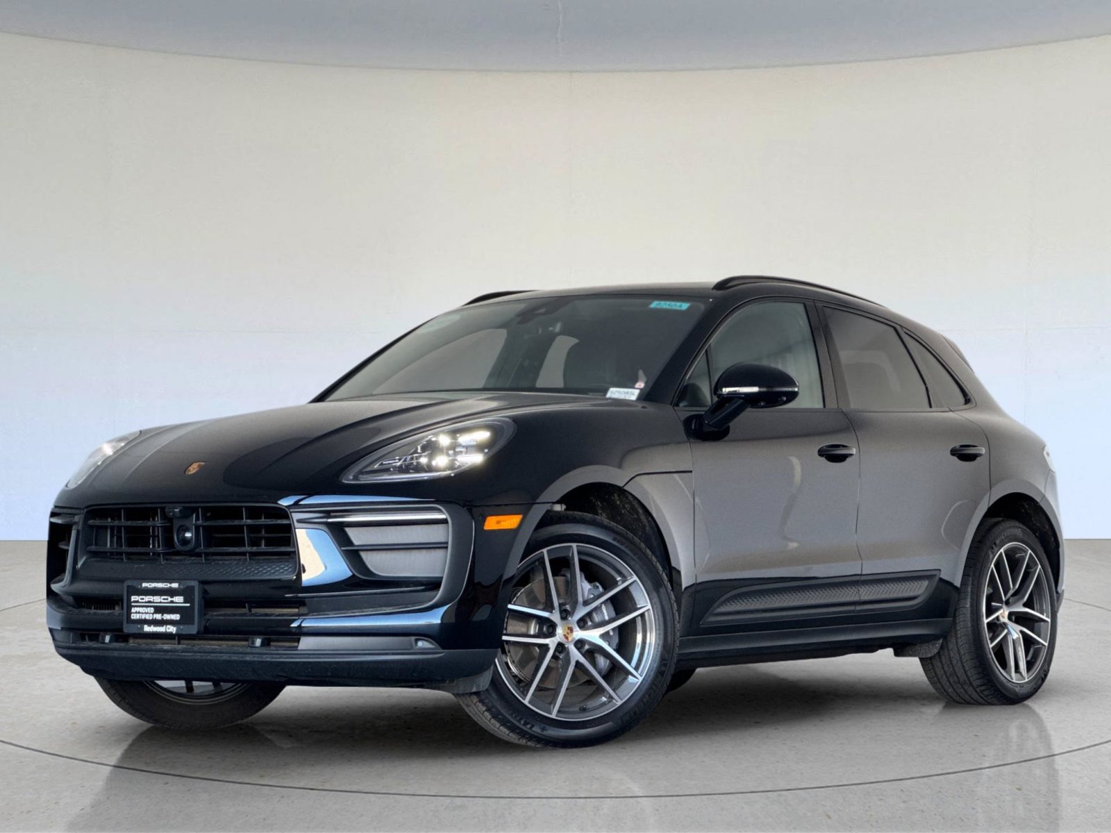 Certified 2026 Porsche Macan AWD/4WD image 1