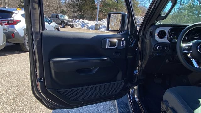 Used 2025 Jeep Wrangler Unlimited Sahara AWD/4WD image 15