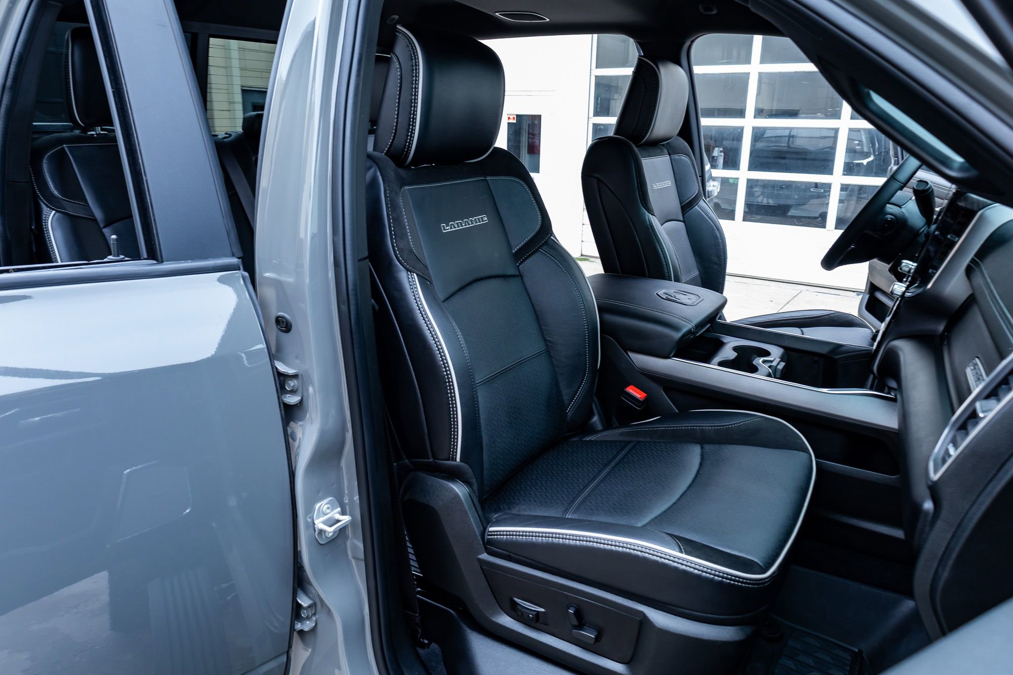 Used 2026 RAM 3500 Laramie image 32